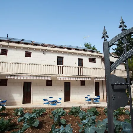 With A Parking Space Pucisca, Brac - 756 Appartement *