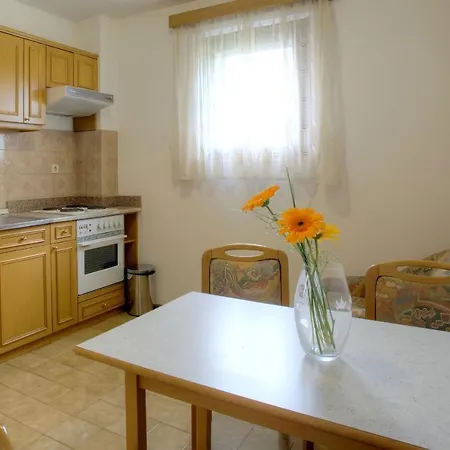 아파트 With A Parking Space Pucisca, Brac - 756 *