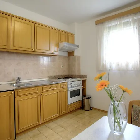 아파트 With A Parking Space Pucisca, Brac - 756 *
