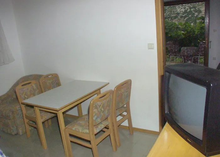 With A Parking Space Pucisca, Brac - 756 Appartement
