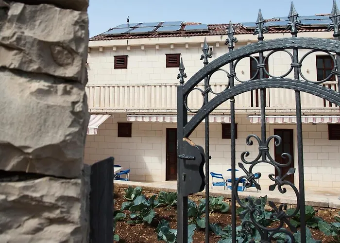 Appartement With A Parking Space Pucisca, Brac - 756